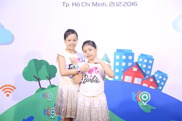 Con gái Thúy Hạnh - Minh Khang chững chạc bên ba mẹ ảnh 4 Con gái Thúy Hạnh - Minh Khang chững chạc bên ba mẹ ảnh 4