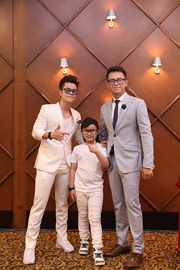 Con gái Thúy Hạnh - Minh Khang chững chạc bên ba mẹ ảnh 5 Con gái Thúy Hạnh - Minh Khang chững chạc bên ba mẹ ảnh 5