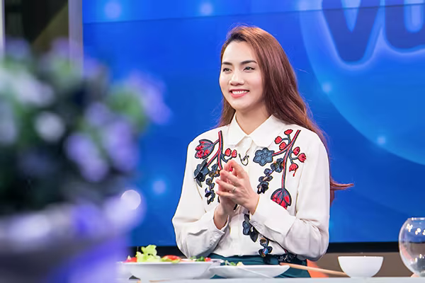 Trang Nhung cá tính tự lái xe đi ghi hình ảnh 6 Trang Nhung cá tính tự lái xe đi ghi hình ảnh 6