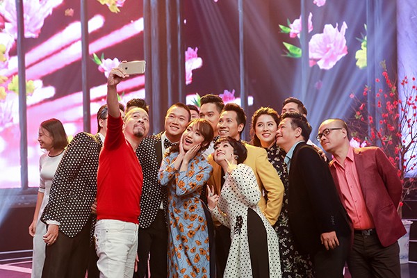 NTK Đức Hùng thân thiết MC Anh Tuấn, Diễm Quỳnh ảnh 11 NTK Đức Hùng thân thiết MC Anh Tuấn, Diễm Quỳnh ảnh 11