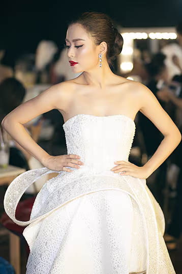 Hoàng Thùy Linh làm giám khảo chung kết "Thử thách cùng bước nhảy" ảnh 4 Hoàng Thùy Linh làm giám khảo chung kết "Thử thách cùng bước nhảy" ảnh 4