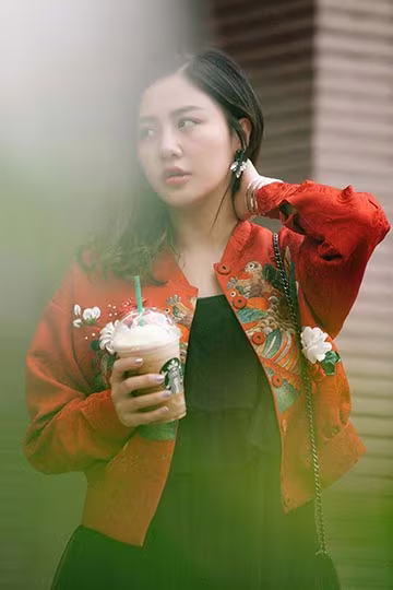 Văn Mai Hương sành điệu xuống phố ngày cận Tết ảnh 3