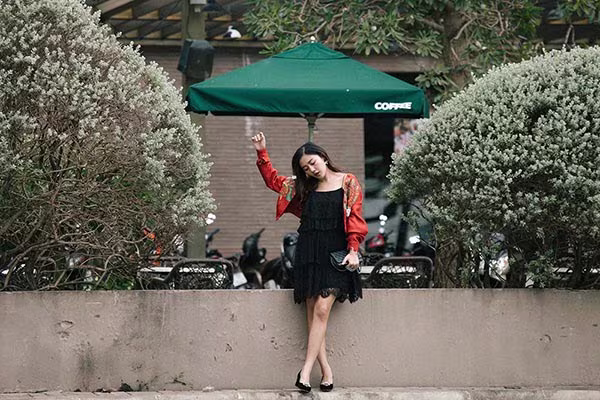 Văn Mai Hương sành điệu xuống phố ngày cận Tết ảnh 7