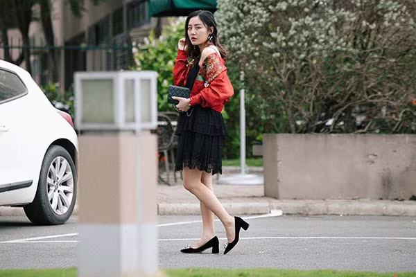 Văn Mai Hương sành điệu xuống phố ngày cận Tết ảnh 4