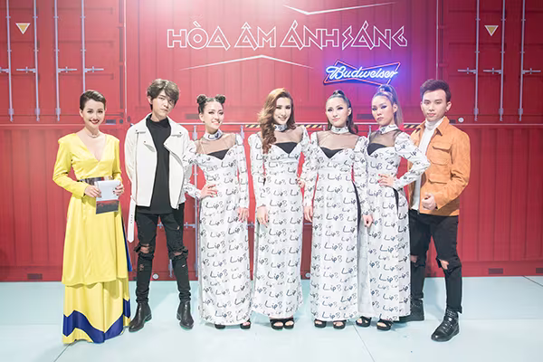 Style ăn mặc hiện đại của Quỳnh Chi ở The Remix ảnh 2 Style ăn mặc hiện đại của Quỳnh Chi ở The Remix ảnh 2