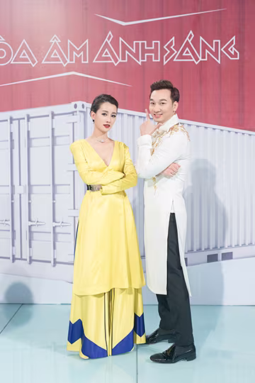 Style ăn mặc hiện đại của Quỳnh Chi ở The Remix ảnh 6 Style ăn mặc hiện đại của Quỳnh Chi ở The Remix ảnh 6