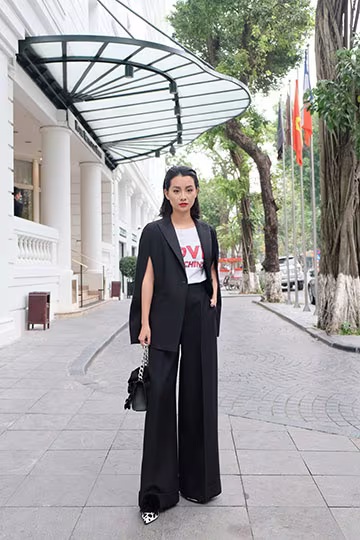 BTV Quỳnh Chi chứng tỏ độ sành điệu với quần áo đắt đỏ ảnh 6 BTV Quỳnh Chi chứng tỏ độ sành điệu với quần áo đắt đỏ ảnh 6