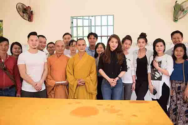 Trương Ngọc Ánh giản dị đi xây cầu cho xóm nghèo Tiền Giang ảnh 6 Trương Ngọc Ánh giản dị đi xây cầu cho xóm nghèo Tiền Giang ảnh 6
