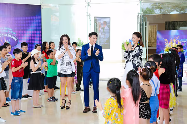 Văn Mai Hương trẻ trung ngồi "ghế nóng" cùng Issac, Bích Phương ảnh 9 Văn Mai Hương trẻ trung ngồi "ghế nóng" cùng Issac, Bích Phương ảnh 9