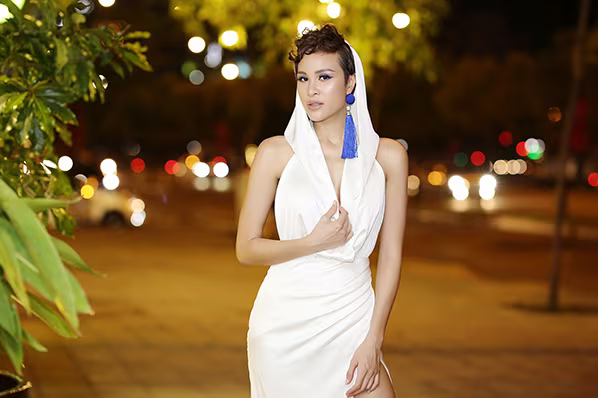 Phương Mai hở táo bạo, khoe trọn hình xăm ở lưng ảnh 6 Phương Mai hở táo bạo, khoe trọn hình xăm ở lưng ảnh 6