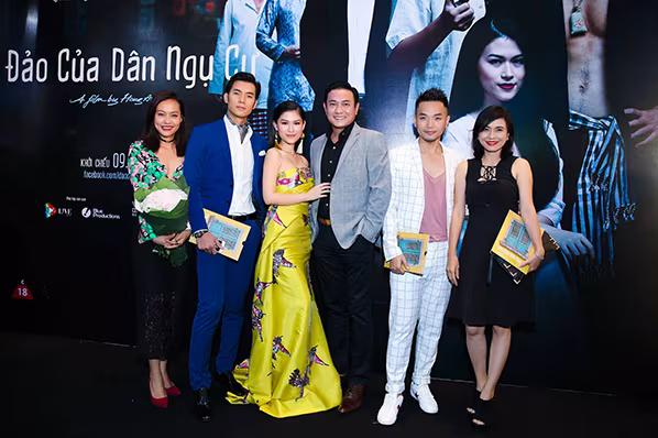Trường Giang - Nhã Phương mặc đồ đôi đi xem phim "Đảo của dân ngụ cư" ảnh 10 Trường Giang - Nhã Phương mặc đồ đôi đi xem phim "Đảo của dân ngụ cư" ảnh 10