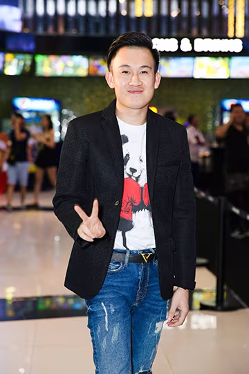 Trường Giang - Nhã Phương mặc đồ đôi đi xem phim "Đảo của dân ngụ cư" ảnh 14 Trường Giang - Nhã Phương mặc đồ đôi đi xem phim "Đảo của dân ngụ cư" ảnh 14