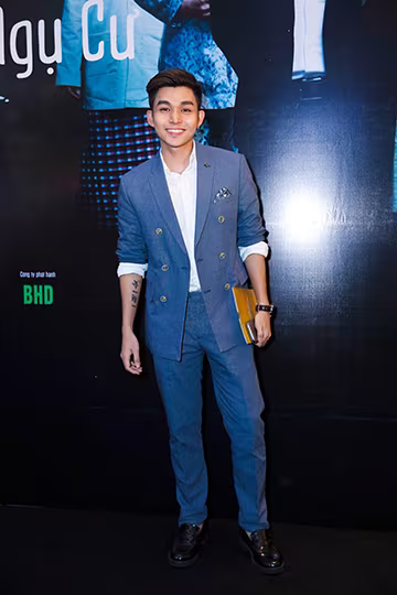 Trường Giang - Nhã Phương mặc đồ đôi đi xem phim "Đảo của dân ngụ cư" ảnh 16 Trường Giang - Nhã Phương mặc đồ đôi đi xem phim "Đảo của dân ngụ cư" ảnh 16
