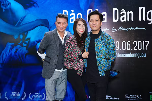Trường Giang - Nhã Phương mặc đồ đôi đi xem phim "Đảo của dân ngụ cư" ảnh 6 Trường Giang - Nhã Phương mặc đồ đôi đi xem phim "Đảo của dân ngụ cư" ảnh 6