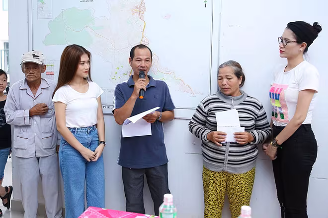 Trang Trần, Ngọc Thanh Tâm hăng say làm thiện nguyện giữa mùa mưa bão ảnh 6 Trang Trần, Ngọc Thanh Tâm hăng say làm thiện nguyện giữa mùa mưa bão ảnh 6