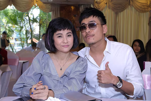 Nghệ sĩ Hoài Linh và danh hài Trấn Thành hoá sui gia "đối mặt" ảnh 4