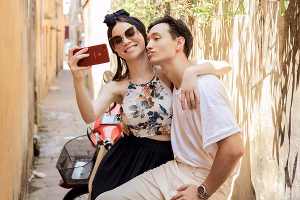 Hồ Ngọc Hà gợi cảm tình tứ bên Kim Lý ảnh 6 Hồ Ngọc Hà gợi cảm tình tứ bên Kim Lý ảnh 6