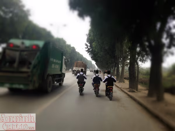 Báo động đỏ ý thức chấp hành luật giao thông của học sinh Thủ đô ảnh 4 Báo động đỏ ý thức chấp hành luật giao thông của học sinh Thủ đô ảnh 4