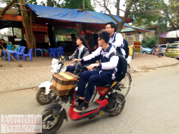 Báo động đỏ ý thức chấp hành luật giao thông của học sinh Thủ đô ảnh 5 Báo động đỏ ý thức chấp hành luật giao thông của học sinh Thủ đô ảnh 5