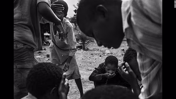 Nỗi ám ảnh rợn người trong các trường học Quranic ở Tây Phi ảnh 12