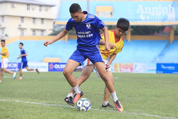 Những pha bóng đẹp trận tranh giải Ba - Giải bóng đá học sinh THPT Hà Nội Báo ANTĐ 2016 ảnh 8