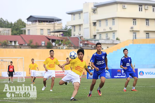 Những pha bóng đẹp trận tranh giải Ba - Giải bóng đá học sinh THPT Hà Nội Báo ANTĐ 2016 ảnh 5