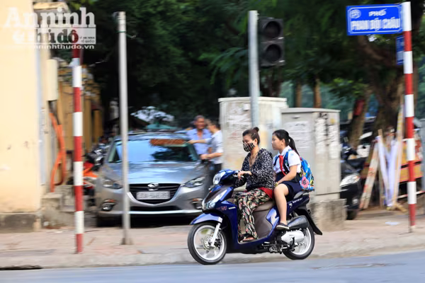 Tái diễn tình trạng không đội mũ bảo hiểm khi tham gia giao thông ảnh 5 Tái diễn tình trạng không đội mũ bảo hiểm khi tham gia giao thông ảnh 5