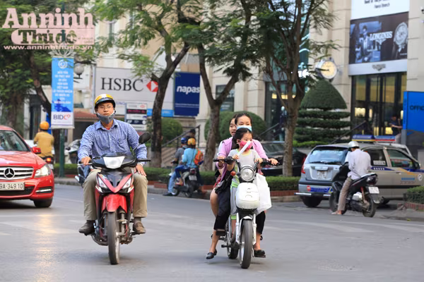 Tái diễn tình trạng không đội mũ bảo hiểm khi tham gia giao thông ảnh 7 Tái diễn tình trạng không đội mũ bảo hiểm khi tham gia giao thông ảnh 7