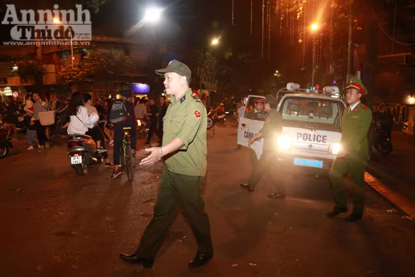 Tăng cường đảm bảo ANTT trong dịp lễ Noel ảnh 5 Tăng cường đảm bảo ANTT trong dịp lễ Noel ảnh 5