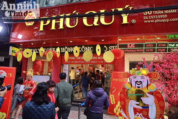 Thêm hình ảnh người Hà Nội xếp hàng mua vàng ngày vía thần tài ảnh 8