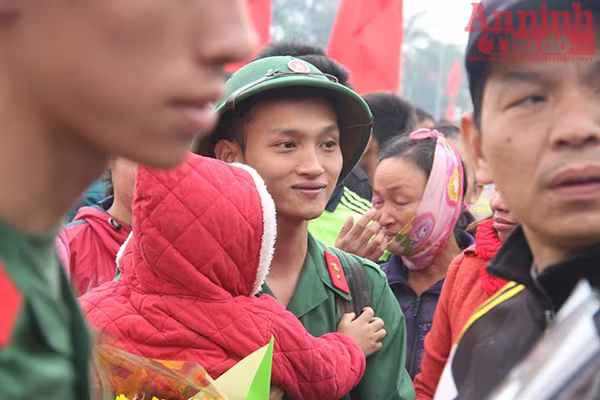 Những hình ảnh xúc động tại lễ giao nhận quân 2017 ảnh 28 Những hình ảnh xúc động tại lễ giao nhận quân 2017 ảnh 28