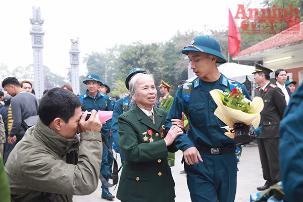 Những hình ảnh xúc động tại lễ giao nhận quân 2017 ảnh 24 Những hình ảnh xúc động tại lễ giao nhận quân 2017 ảnh 24