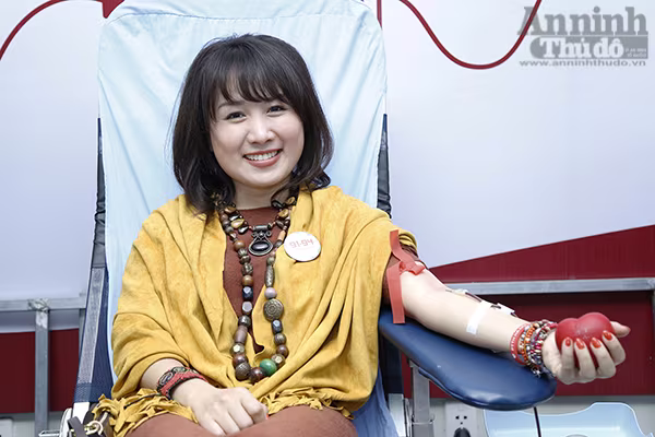 Gần 500 cựu học sinh THPT ở Hà Nội hiến máu tình nguyện ảnh 8