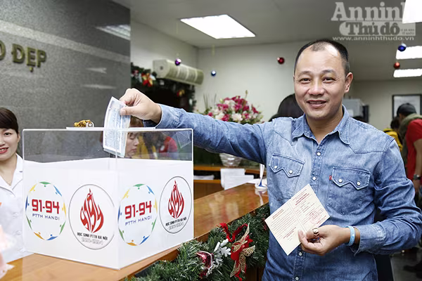 Gần 500 cựu học sinh THPT ở Hà Nội hiến máu tình nguyện ảnh 5
