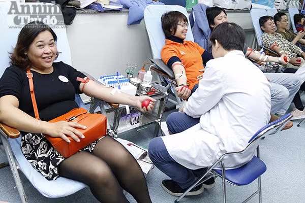Gần 500 cựu học sinh THPT ở Hà Nội hiến máu tình nguyện ảnh 4