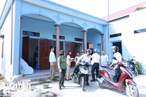 Hội phụ nữ Cụm thi đua số 7: Thăm hỏi, tặng quà thân nhân gia đình liệt sỹ ảnh 2 Hội phụ nữ Cụm thi đua số 7: Thăm hỏi, tặng quà thân nhân gia đình liệt sỹ ảnh 2