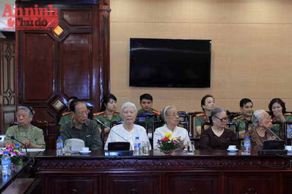 Gặp gỡ cán bộ Công an Hà Nội thời kỳ kháng chiến chống Pháp ảnh 5 Gặp gỡ cán bộ Công an Hà Nội thời kỳ kháng chiến chống Pháp ảnh 5