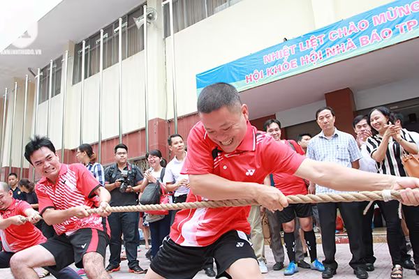 Sôi động màn thi kéo co tại Hội khỏe Hội Nhà báo TP Hà Nội 2017 ảnh 10 Sôi động màn thi kéo co tại Hội khỏe Hội Nhà báo TP Hà Nội 2017 ảnh 10