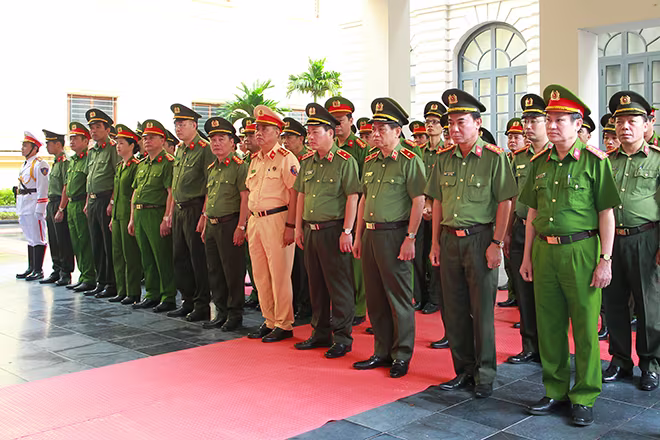 Tri ân, tưởng nhớ các Anh hùng liệt sỹ Công an Thủ đô ảnh 5 Tri ân, tưởng nhớ các Anh hùng liệt sỹ Công an Thủ đô ảnh 5