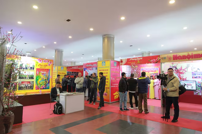 Phó Bí thư Thường trực Thành ủy Hà Nội Ngô Thị Thanh Hằng đánh giá cao ấn phẩm báo Xuân An ninh Thủ đô ảnh 4