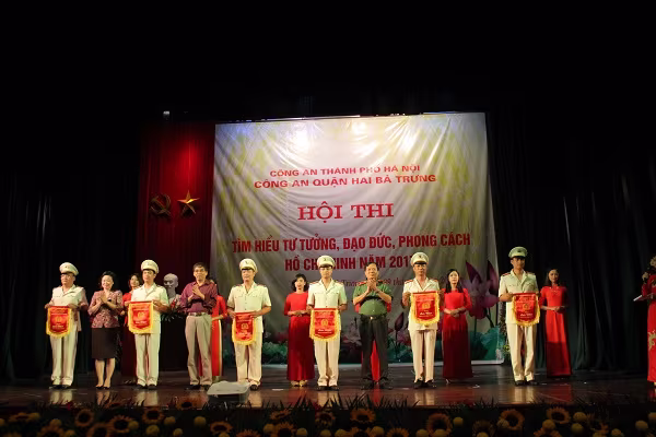 Vận dụng sáng tạo tư tưởng đạo đức, phong cách Hồ Chí Minh ảnh 1