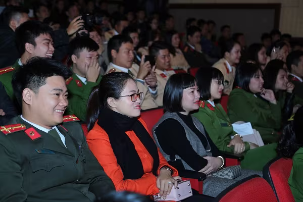 Khai mạc Liên hoan sân khấu kịch nói Công an Thủ đô năm 2017 ảnh 5 Khai mạc Liên hoan sân khấu kịch nói Công an Thủ đô năm 2017 ảnh 5