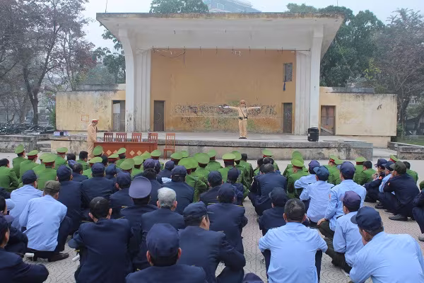 Tập huấn kỹ năng chỉ huy, điều khiển, hướng dẫn phân luồng giao thông ảnh 8 Tập huấn kỹ năng chỉ huy, điều khiển, hướng dẫn phân luồng giao thông ảnh 8