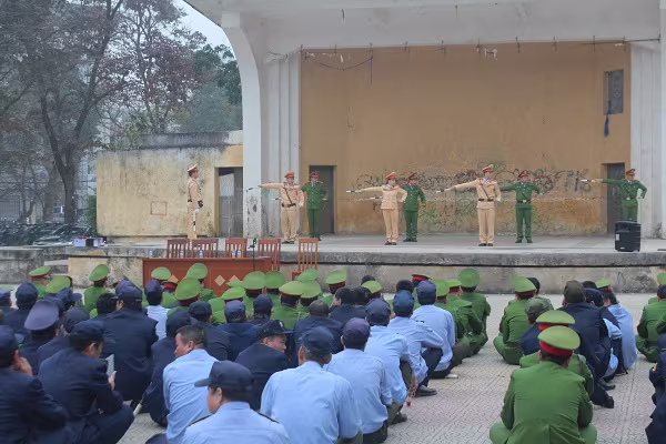 Tập huấn kỹ năng chỉ huy, điều khiển, hướng dẫn phân luồng giao thông ảnh 6 Tập huấn kỹ năng chỉ huy, điều khiển, hướng dẫn phân luồng giao thông ảnh 6