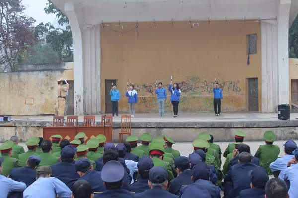 Tập huấn kỹ năng chỉ huy, điều khiển, hướng dẫn phân luồng giao thông ảnh 5 Tập huấn kỹ năng chỉ huy, điều khiển, hướng dẫn phân luồng giao thông ảnh 5