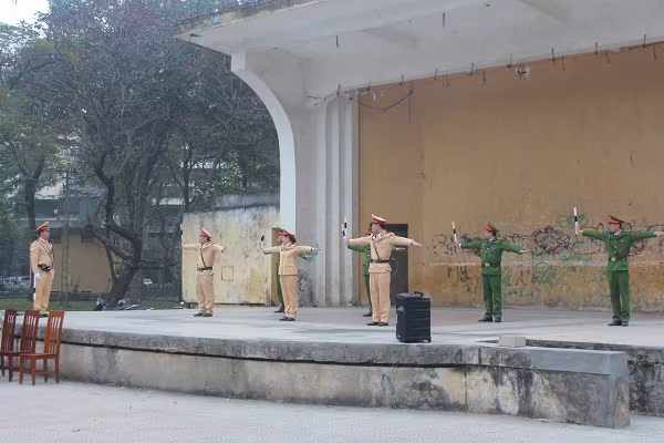 Tập huấn kỹ năng chỉ huy, điều khiển, hướng dẫn phân luồng giao thông ảnh 4 Tập huấn kỹ năng chỉ huy, điều khiển, hướng dẫn phân luồng giao thông ảnh 4