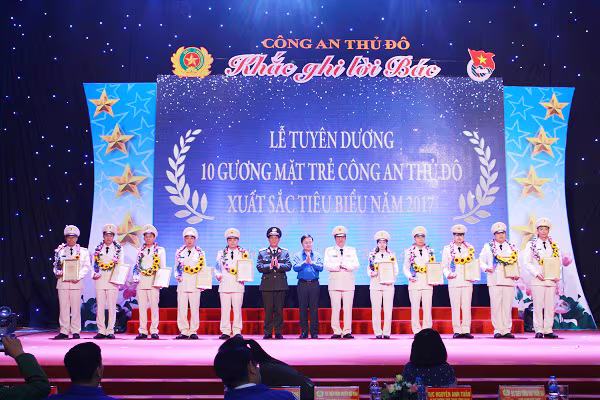 Tuyên dương 10 gương mặt trẻ Công an Thủ đô xuất sắc tiêu biểu ảnh 2 Tuyên dương 10 gương mặt trẻ Công an Thủ đô xuất sắc tiêu biểu ảnh 2