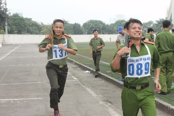 Sôi nổi giải chạy vũ trang việt dã Công an Thủ đô năm 2018 ảnh 4 Sôi nổi giải chạy vũ trang việt dã Công an Thủ đô năm 2018 ảnh 4