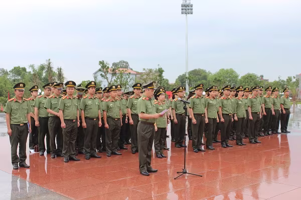 Sẻ chia khó khăn với học sinh Đồng Vương ảnh 2 Sẻ chia khó khăn với học sinh Đồng Vương ảnh 2