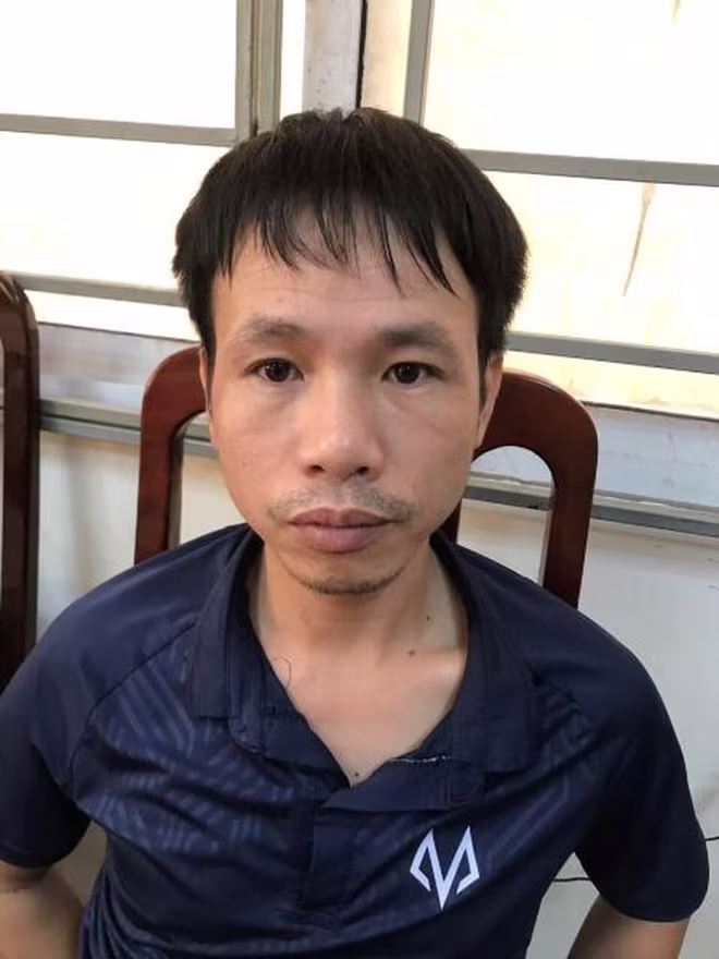 Tạm giữ hình sự đối tượng đốt pháo sáng ở sân Hàng Đẫy ảnh 2 Tạm giữ hình sự đối tượng đốt pháo sáng ở sân Hàng Đẫy ảnh 2